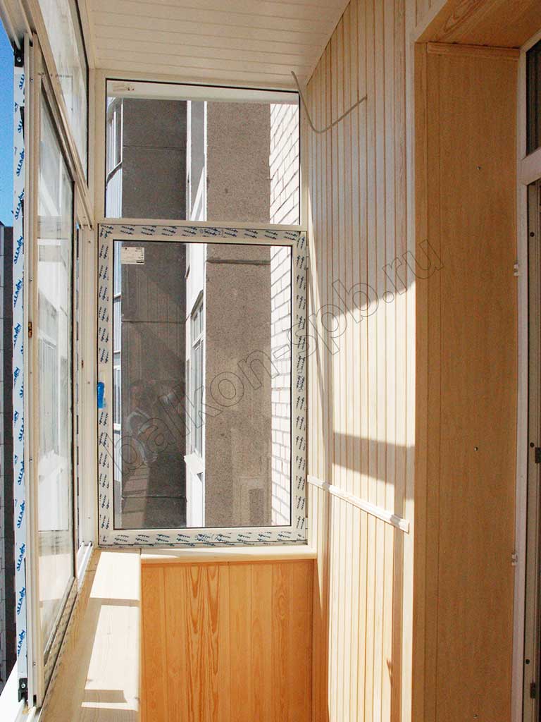 Остекление балкона в стлинском доме алюминиевыми окнами