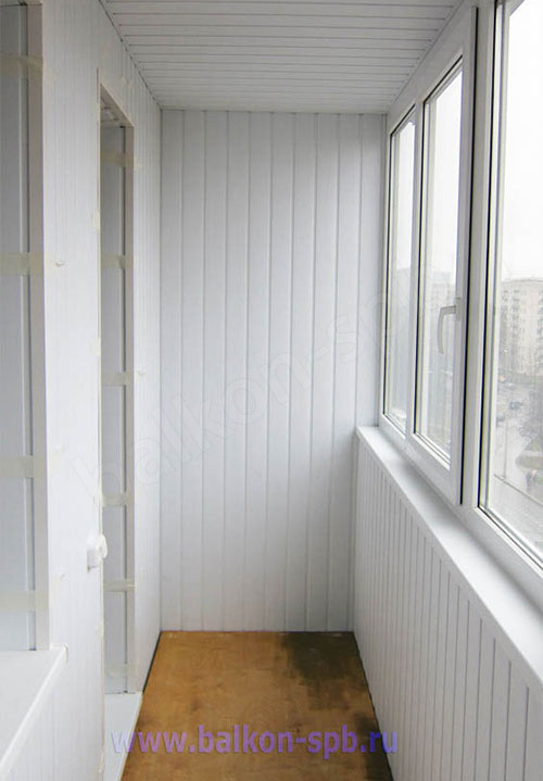 Отделка балконов петербург пластиковой вагонкой