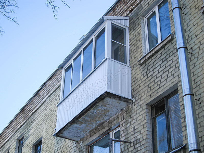 остекление балкона с крышей в хрущевке