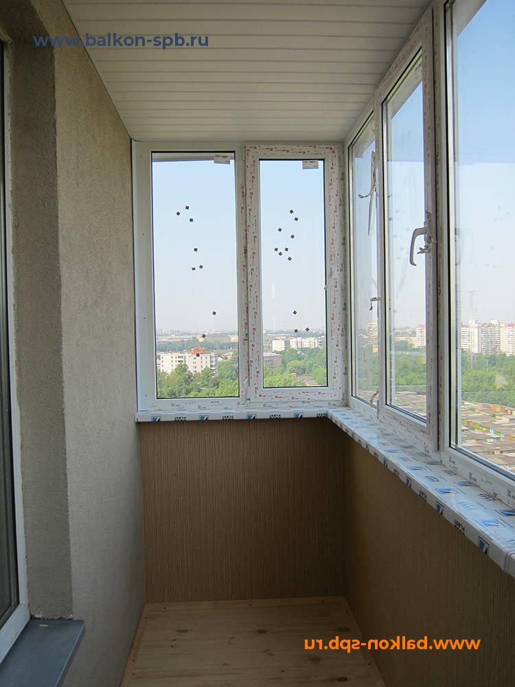 Обшивка балкона панелями Бамбук